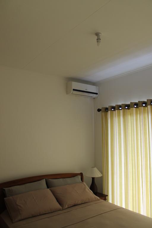 Central Self Catering Apartments Felicite Island Extérieur photo